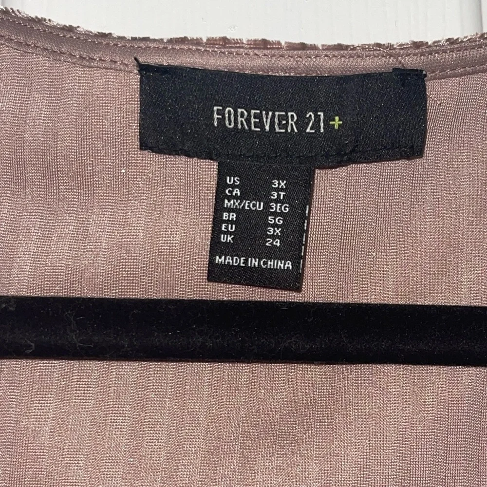 🎉HP🎉 Forever 21+ Pink Peplum Top - Picture 3 of 4